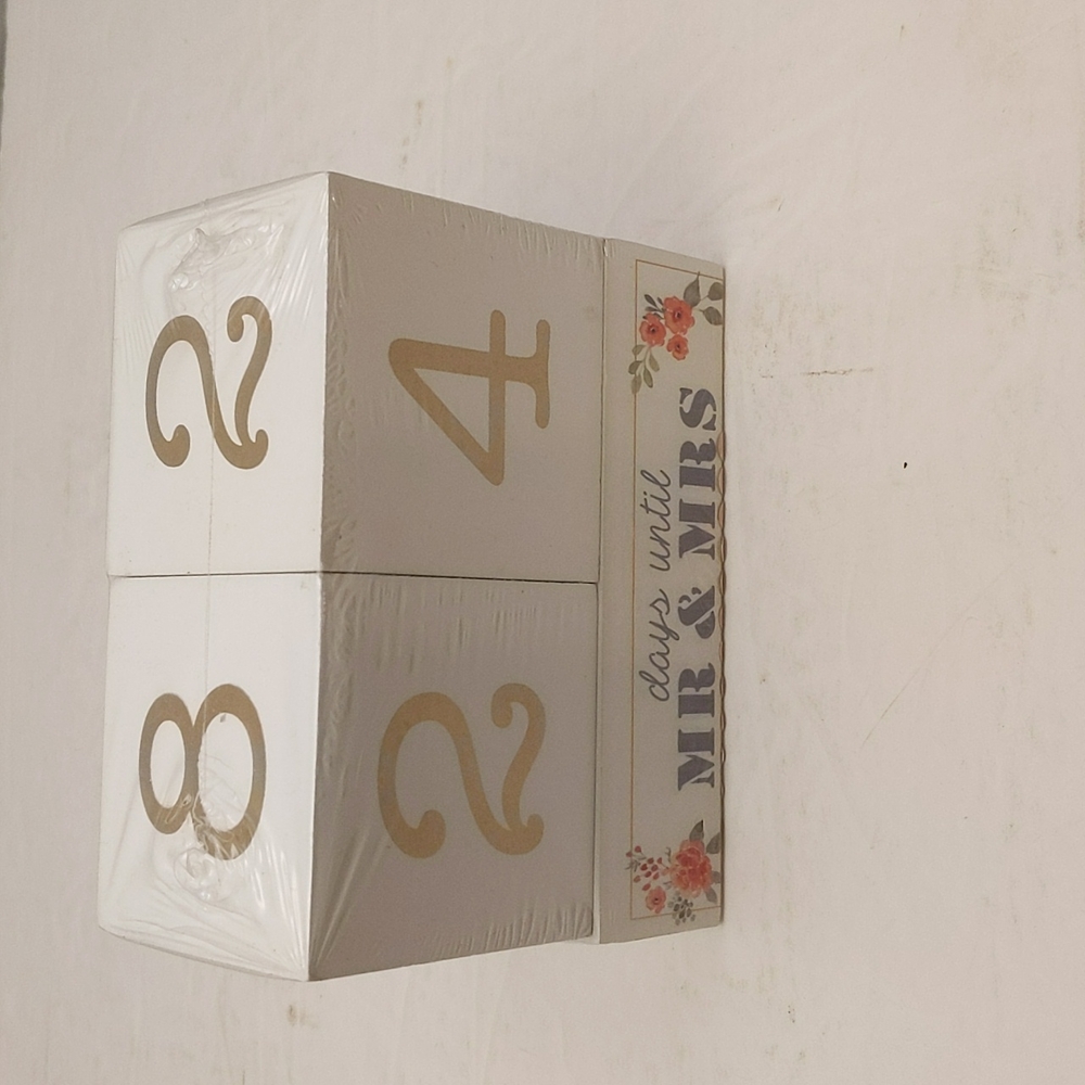 🧨🧨White COUNTDOWN CALENDAR to Display days until Mr & Mrs 🆕